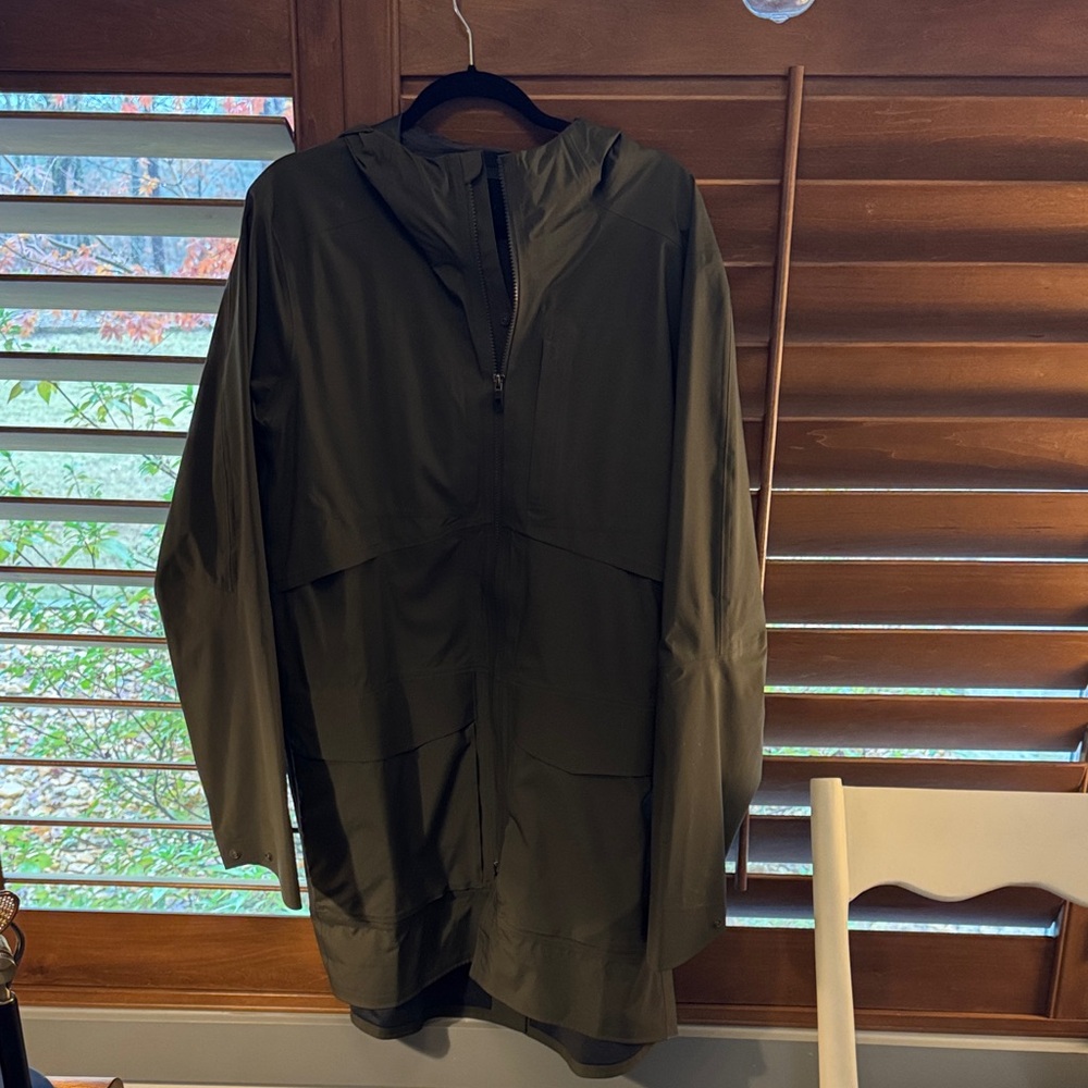 Lululemon Men's Dark Green Raincoat - Brand New WithOut Tags.